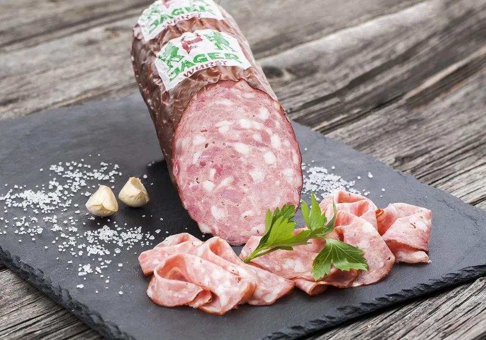 Jägerwurst der Fleischerei Turza – würziges Dauerwurst-Schnittbild
