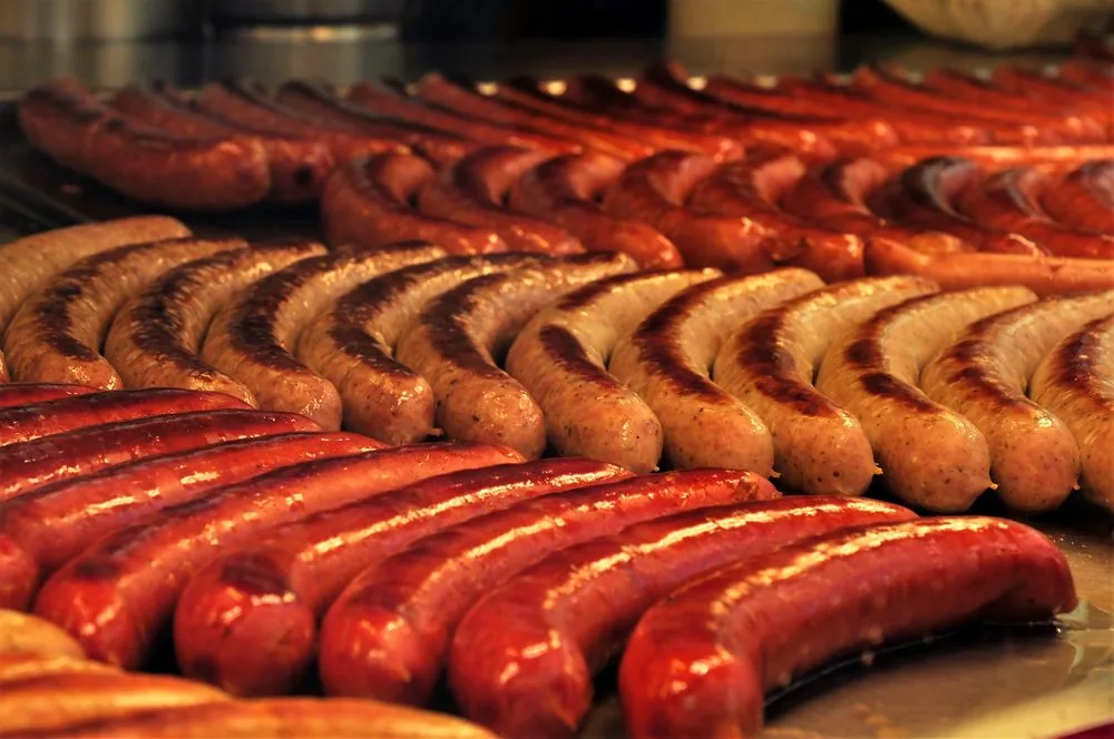 Würstel – Bratwürstel, Käsekrainer, Frankfurter und Debreziner